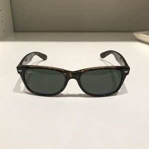 Ray Ban Wayfarer Sunglasses - Tortoise Color